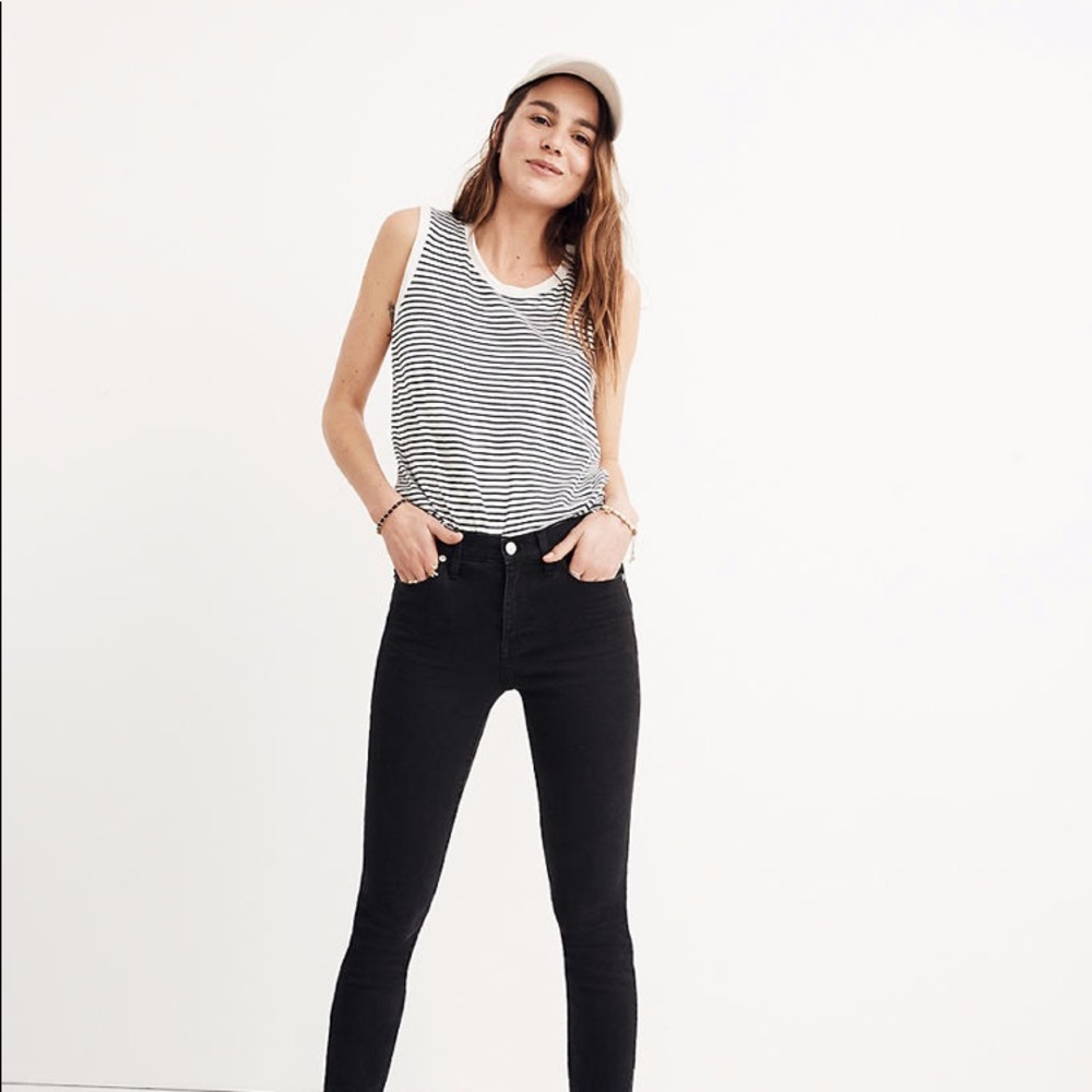 Petite 9” Mid-Rise Skinny Jeans in Lunar Wash